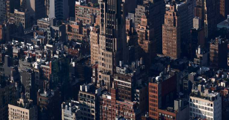 U.S. mortgage rates dip to 6.76%, easing pressure on homebuyers