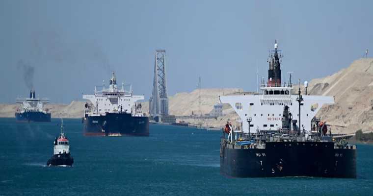 Egypt offers 15% fee cut on Suez Canal to lure back container traffic