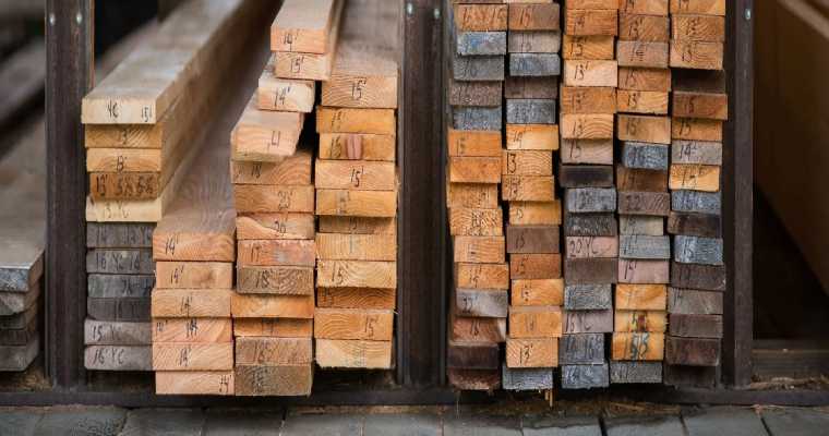 Canadian lumber production falls 1.1% in April amid weak global demand